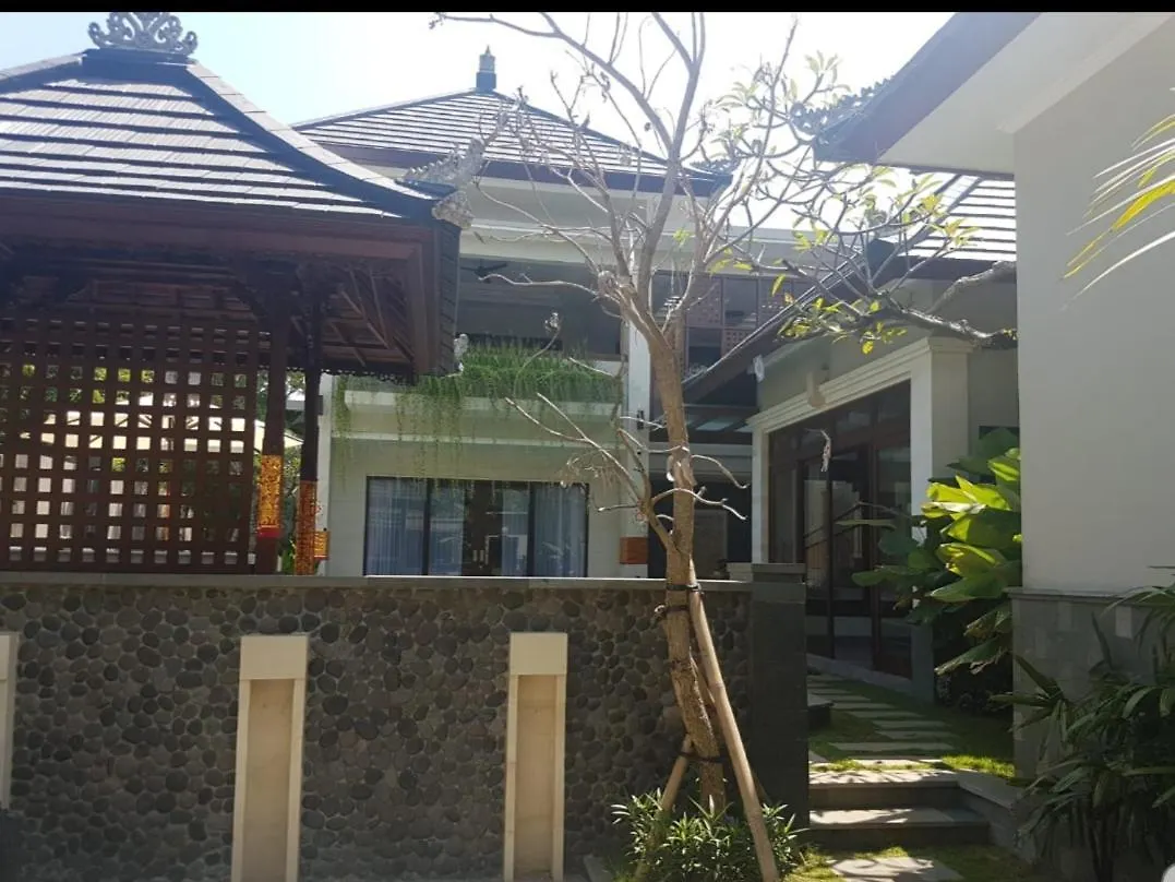 Villa Megaraya