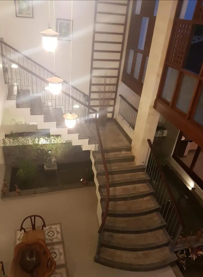 Villa Megaraya